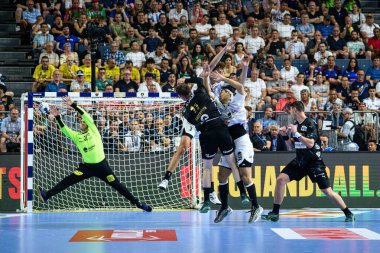 COLOGNE, GERMANY - 14 HAZİRAN 2025: - Kamyon İzcisi 24 EHF FINAL4 Fuchse Berlin 'e karşı Lanxess Arena' da HBC Nantes.