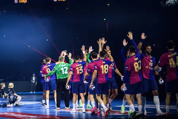 COLOGNE, GERMANY - 14 HAZİRAN 2025: Kamyon İzcisi 24 EHF FINAL4 Barca-SC Magdeburg maçı Lanxess Arena 'da.