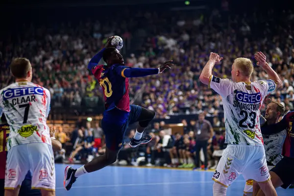 COLOGNE, GERMANY - 14 HAZİRAN 2025: Kamyon İzcisi 24 EHF FINAL4 Barca-SC Magdeburg maçı Lanxess Arena 'da.