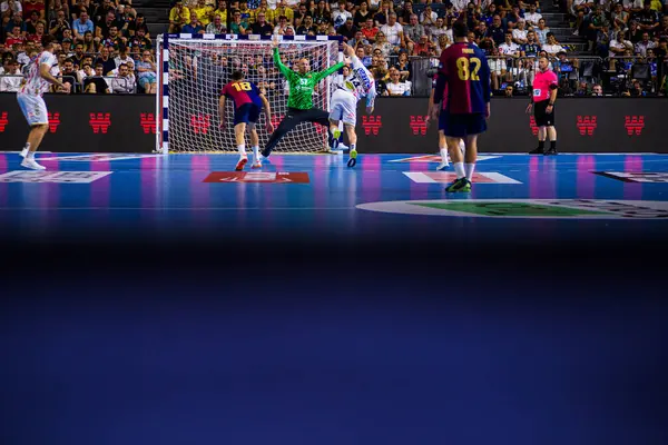 COLOGNE, GERMANY - 14 HAZİRAN 2025: - Kamyon İzcisi 24 EHF FINAL4 Barca-SC Magdeburg maçı Lanxess Arena 'da.