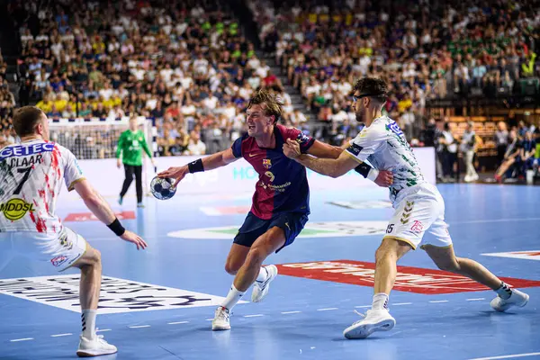 COLOGNE, GERMANY - 14 HAZİRAN 2025: Jonathan Carlsbogard - Kamyon İzcisi 24 EHF FINAL4 Barca-SC Magdeburg maçı Lanxess Arena 'da.