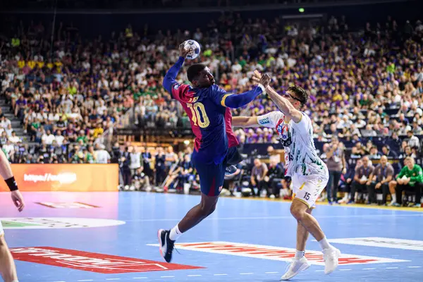 COLOGNE, GERMANY - 14 Haziran 2025: Dika Mem - Kamyon İzcisi 24 EHF FINAL4 Barca-SC Magdeburg maçı Lanxess Arena 'da.