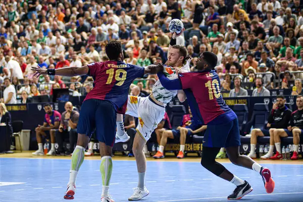 COLOGNE, GERMANY - 14 Haziran 2025: Felix Claar - Kamyon İzcisi 24 EHF FINAL4 Barca-SC Magdeburg maçı Lanxess Arena 'da.
