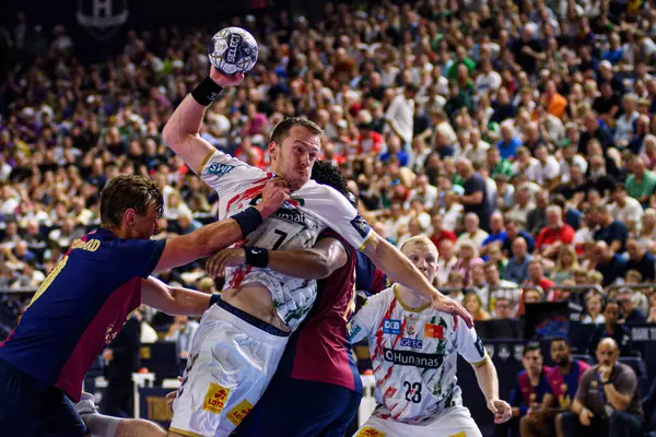 COLOGNE, GERMANY - 14 HAZİRAN 2025: - Kamyon İzcisi 24 EHF FINAL4 Barca-SC Magdeburg maçı Lanxess Arena 'da.