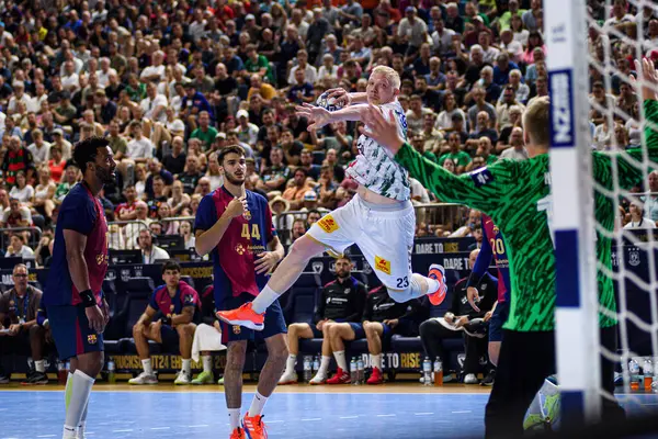 COLOGNE, GERMANY - 14 Haziran 2025: Magnus Saugstrup Jensen - Kamyon Öncüsü 24 EHF FINAL4 Barca SC Magdeburg 'a karşı Lanxess Arena.