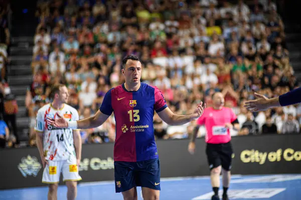 COLOGNE, GERMANY - 14 Haziran 2025: Aitor Arino Bengoechea - Kamyon Öncüsü 24 EHF FINAL4 Barca SC Magdeburg 'a karşı Lanxess Arena.