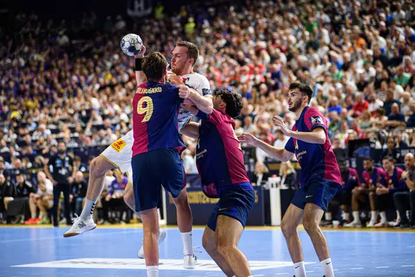 COLOGNE, GERMANY - 14 HAZİRAN 2025: - Kamyon İzcisi 24 EHF FINAL4 Barca-SC Magdeburg maçı Lanxess Arena 'da.