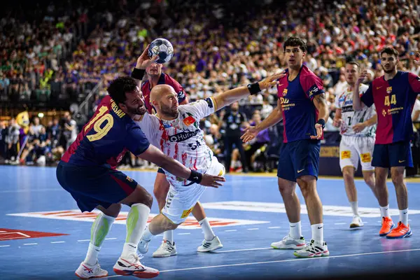 COLOGNE, GERMANY - 14 HAZİRAN 2025: Tim Hornke - Kamyon Öncüsü 24 EHF FINAL4 Barca-SC Magdeburg maçı Lanxess Arena 'da.