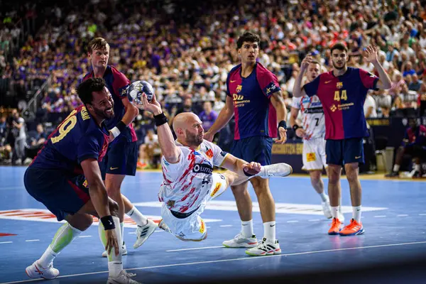 COLOGNE, GERMANY - 14 HAZİRAN 2025: - Kamyon İzcisi 24 EHF FINAL4 Barca-SC Magdeburg maçı Lanxess Arena 'da.