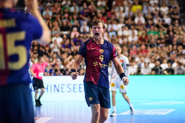 COLOGNE, GERMANY - 14 HAZİRAN 2025: Jonathan Carlsbogard - Kamyon İzcisi 24 EHF FINAL4 Barca-SC Magdeburg maçı Lanxess Arena 'da.