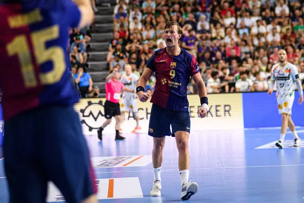 COLOGNE, GERMANY - 14 HAZİRAN 2025: Jonathan Carlsbogard - Kamyon İzcisi 24 EHF FINAL4 Barca-SC Magdeburg maçı Lanxess Arena 'da.