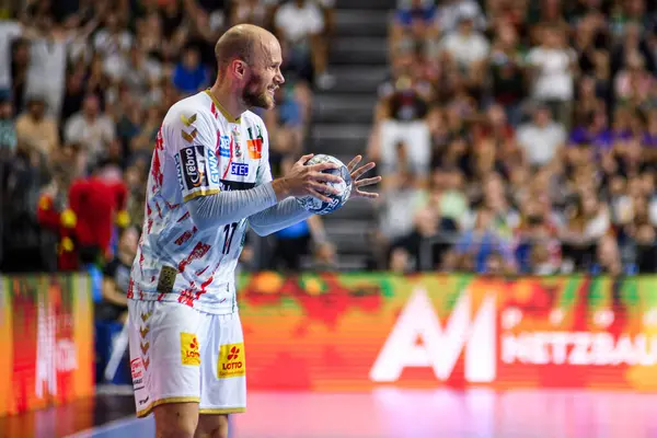 COLOGNE, GERMANY - 14 HAZİRAN 2025: Jan BlasClos - Kamyon Öncüsü 24 EHF FINAL4 Barca ile SC Magdeburg maçı Lanxess Arena 'da.