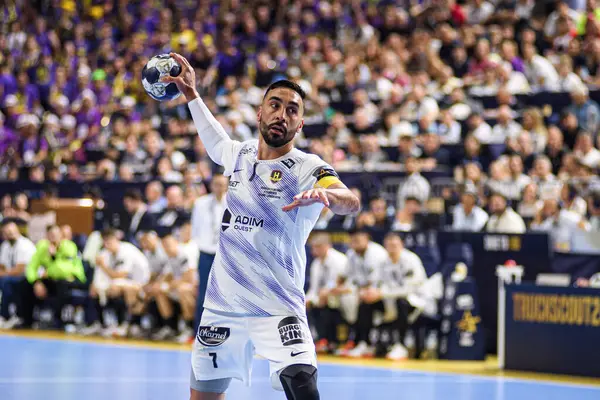 COLOGNE, GERMANY - 14 HAZİRAN 2025: Valero Rivera Folch - Kamyon Öncüsü 24 EHF Finali FINAL4 Fuchse Berlin HBC Nantes 'e karşı Lanxess Arena' da.