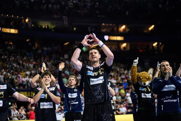 COLOGNE, GERMANY - 14 HAZİRAN 2025: Mijajlo Marsenic - Kamyon Öncüsü 24 EHF Finali FINAL4 Fuchse Berlin 'e karşı Lanxess Arena' da HBC Nantes.