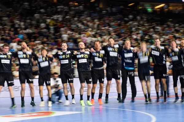 COLOGNE, GERMANY - 14 HAZİRAN 2025: - Kamyon İzcisi 24 EHF FINAL4 Fuchse Berlin 'e karşı Lanxess Arena' da HBC Nantes.