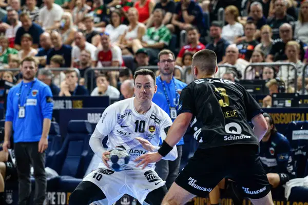 COLOGNE, GERMANY - 14 Haziran 2025: Rok Ovnicek - Kamyon Öncüsü 24 EHF Finali FINAL4 Fuchse Berlin HBC Nantes 'e karşı Lanxess Arena' da.