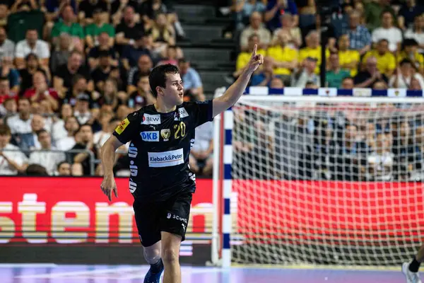 COLOGNE, GERMANY - 14 HAZİRAN 2025: Tim Freihoefer - Kamyon Öncüsü 24 EHF Finali FINAL4 Fuchse Berlin 'e karşı Lanxess Arena' da HBC Nantes.