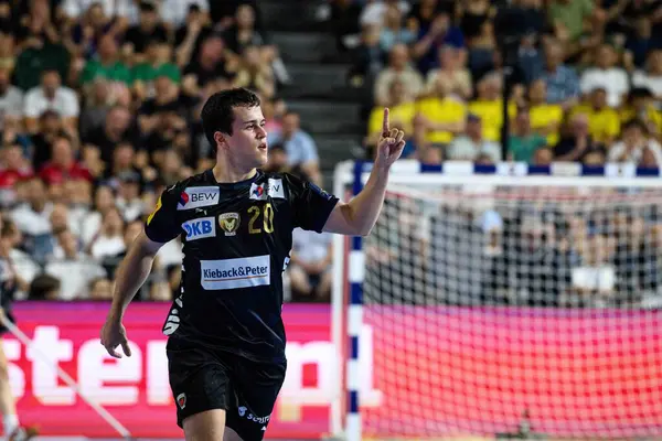 COLOGNE, GERMANY - 14 HAZİRAN 2025: Tim Freihoefer - Kamyon Öncüsü 24 EHF Finali FINAL4 Fuchse Berlin 'e karşı Lanxess Arena' da HBC Nantes.
