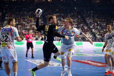 COLOGNE, GERMANY - 15 Haziran 2025: Mathias Gidsel - Kamyon Öncüsü 24 EHF Finali FINAL4 Fuchse Berlin, SC Magdeburg 'a karşı Lanxess Arena' da.