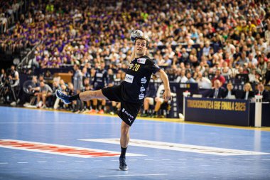 COLOGNE, GERMANY - 15 HAZİRAN 2025: Tim Freihofer - Kamyon Öncüsü 24 EHF Finali FINAL4 Fuchse Berlin, SC Magdeburg 'a karşı Lanxess Arena' da.