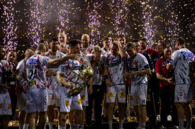 COLOGNE, GERMANY - 15 HAZİRAN 2025: - Kamyon İzcisi 24 EHF FINAL4 Fuchse Berlin, SC Magdeburg 'a karşı Lanxess Arena.
