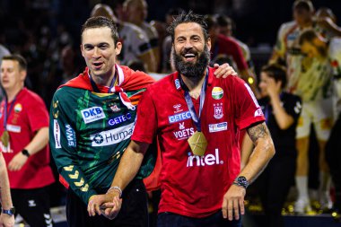 COLOGNE, GERMANY - 15 Haziran 2025: Nikola Portner, Bennet Wiegert - Kamyon Öncüsü 24 EHF Finali FINAL4 Fuchse Berlin, SC Magdeburg 'a karşı Lanxess Arena.