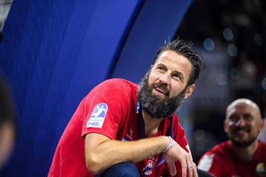 COLOGNE, GERMANY - 15 HAZİRAN 2025: Bennet Wiegert - Kamyon Öncüsü 24 EHF finali FINAL4 Fuchse Berlin, SC Magdeburg 'a karşı Lanxess Arena.