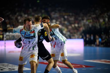 COLOGNE, GERMANY - 15 Haziran 2025: Antonio Serradilla Cuenca, Mijajlo Marsenic - Kamyon İzcisi 24 EHF FINALF Berlin ile SC Magdeburg arasında Lanxess Arena 'da oynanan final maçı.