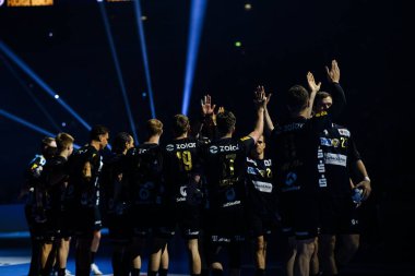 COLOGNE, GERMANY - 15 HAZİRAN 2025: - Kamyon İzcisi 24 EHF FINAL4 Fuchse Berlin, SC Magdeburg 'a karşı Lanxess Arena.