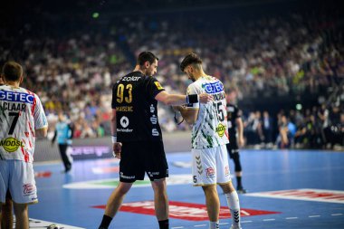 COLOGNE, GERMANY - 15 Haziran 2025: Antonio Serradilla Cuenca, Mijajlo Marsenic - Kamyon İzcisi 24 EHF FINALF Berlin ile SC Magdeburg arasında Lanxess Arena 'da oynanan final maçı.