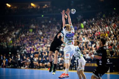 COLOGNE, GERMANY - 15 HAZİRAN 2025: - Kamyon İzcisi 24 EHF FINAL4 Fuchse Berlin, SC Magdeburg 'a karşı Lanxess Arena.