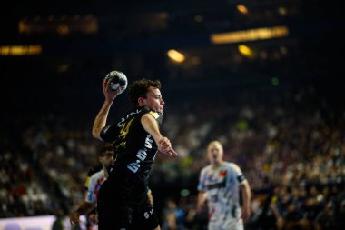 COLOGNE, GERMANY - 15 HAZİRAN 2025: Hakun West Av Teigum - Kamyon Önü 24 EHF finali FINAL4 Fuchse Berlin, SC Magdeburg 'a karşı Lanxess Arena' da.