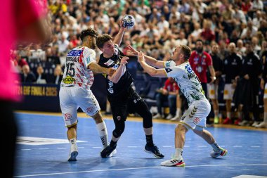 COLOGNE, GERMANY - 15 Haziran 2025: Matthes Langhoff - Kamyon Öncüsü 24 EHF Finali FINAL4 Fuchse Berlin, SC Magdeburg 'a karşı Lanxess Arena' da.
