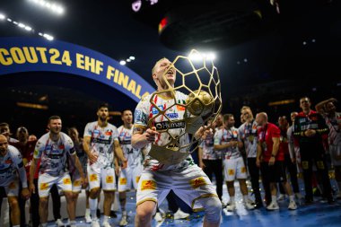 COLOGNE, GERMANY - 15 HAZİRAN 2025: Magnus Saugstrup Jensen - Kamyon Öncüsü 24 EHF finali FINAL4 Fuchse Berlin, SC Magdeburg 'a karşı Lanxess Arena' da.