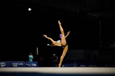 ESSEN, GERMANY - 17 Temmuz 2025: Ritmik jimnastik, Bireysel Balo, Ren-Ruhr 2025 FISU Dünya Üniversite Oyunları Messe 'de.