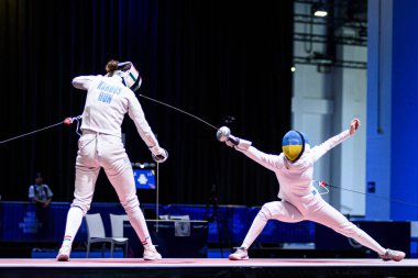 ESSEN, GERMANY - 17 Temmuz 2025: Anna MAKSYMENKO - Eskrim, Ren-Ruhr 2025 FISU Dünya Üniversite Oyunları Messe 'de.