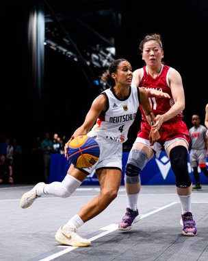 BOCHUM, GERMANY - 20 HAZİRAN, 2025: 4, Laura ZOLPER - 3x3 Basketbol, maç, Almanya Çin 'e karşı, Rhine-Ruhr 2025 Jahrhunderthalle Dünya Üniversite Oyunları.