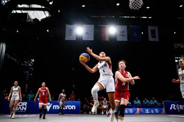 BOCHUM, GERMANY - 20 HAZİRAN, 2025: 4, Laura ZOLPER - 3x3 Basketbol, maç, Almanya Çin 'e karşı, Rhine-Ruhr 2025 Jahrhunderthalle Dünya Üniversite Oyunları.