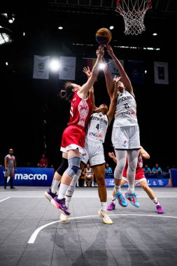 BOCHUM, GERMANY - 20 HAZİRAN, 2025: 4, Laura ZOLPER, 8, Elisa MEVIus, 18, Luisa Marie NUFER, 21, Sarah Luise POLEROS - 3x3 Basketbol, maç, Almanya Çin 'e karşı, Ren-Ruhr 2025 FISU Dünya Üniversite Oyunları Jahrhunderthalle' de.