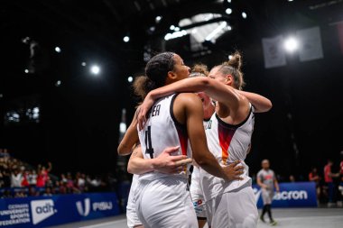 BOCHUM, GERMANY - 20 HAZİRAN, 2025: 4, Laura ZOLPER, 8, Elisa MEVIus, 18, Luisa Marie NUFER, 21, Sarah Luise POLEROS - 3x3 Basketbol, maç, Almanya Çin 'e karşı, Ren-Ruhr 2025 FISU Dünya Üniversite Oyunları Jahrhunderthalle' de.