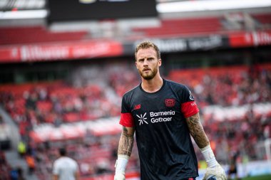 LEVERKUSEN, GERMANY - 5 AĞUSTOS, 2025: Mark Flekken - Bayer 04 Leverkusen Pisa SC 'ye karşı.