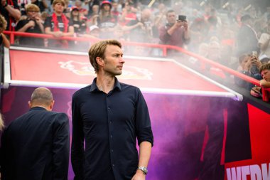 LEVERKUSEN, GERMANY - 5 AĞUSTOS, 2025: Simon Rolfes - Bayer 04 Leverkusen Pisa SC 'ye karşı.