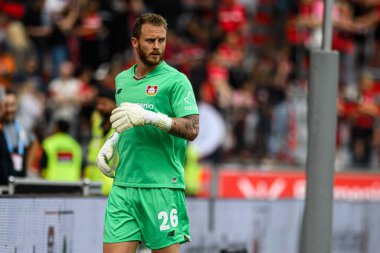 LEVERKUSEN, GERMANY - 5 AĞUSTOS, 2025: Mark Flekken - Bayer 04 Leverkusen Pisa SC 'ye karşı.