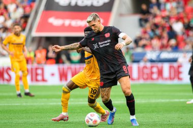 LEVERKUSEN, GERMANY - 5 AĞUSTOS, 2025: Robert Andrich, Yüzbaşı - Bayer 04 Leverkusen, Pisa SC 'ye karşı.
