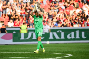 LEVERKUSEN, GERMANY - 5 AĞUSTOS, 2025: Mark Flekken - Bayer 04 Leverkusen Pisa SC 'ye karşı.