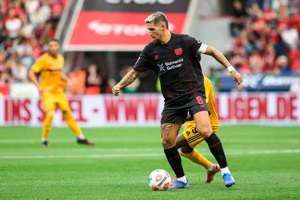 LEVERKUSEN, GERMANY - 5 AĞUSTOS, 2025: Robert Andrich, Yüzbaşı - Bayer 04 Leverkusen, Pisa SC 'ye karşı.