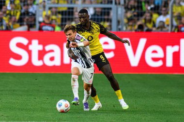 DORTMUND, GERMANY - 10 AĞUSTOS, 2025: Serhou Guirassy, Francisco Conceicao - Sezon öncesi maç Borussia Dortmund - SIGNAL IDUNA PARK 'ta Juventus' a karşı.