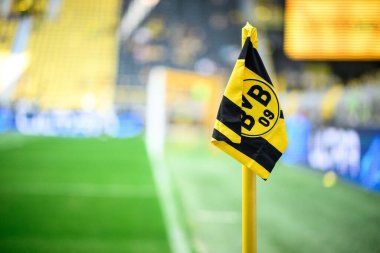 DORTMUND, GERMANY - 10 AĞUSTOS, 2025: Köşedeki Bayrak, bvb - Sezon öncesi maç SiGNAL IDUNA PARK 'ta Borussia Dortmund Juventus' a karşı.
