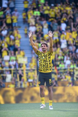 DORTMUND, GERMANY - 10 AĞUSTOS, 2025: Mats Hummels - Sezon öncesi maç SiGNAL IDUNA PARK 'ta Borussia Dortmund Juventus' a karşı.