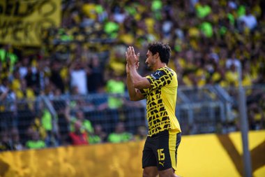 DORTMUND, GERMANY - 10 AĞUSTOS, 2025: Mats Hummels - Sezon öncesi maç SiGNAL IDUNA PARK 'ta Borussia Dortmund Juventus' a karşı.